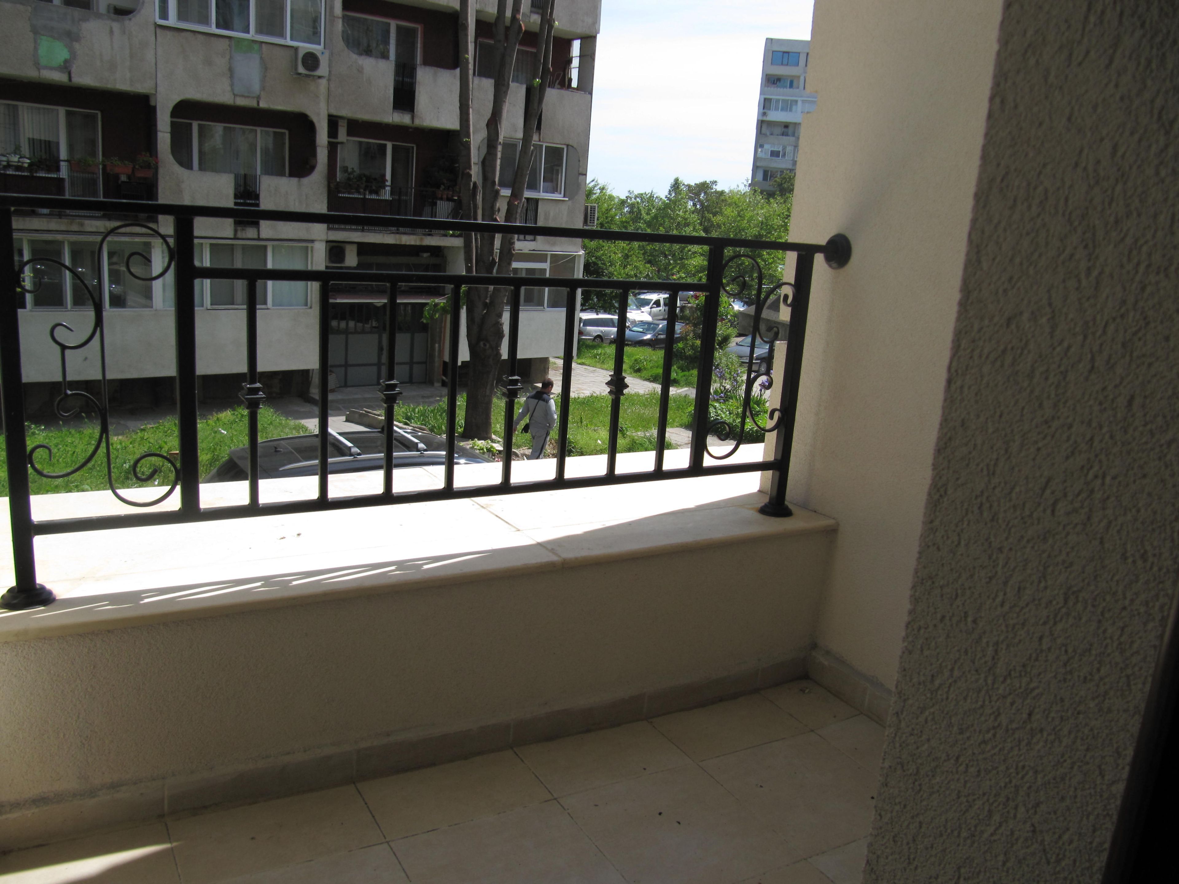 Doppelzimmer (1 Doppelbett) — Apartments Flora Burgas (2)
