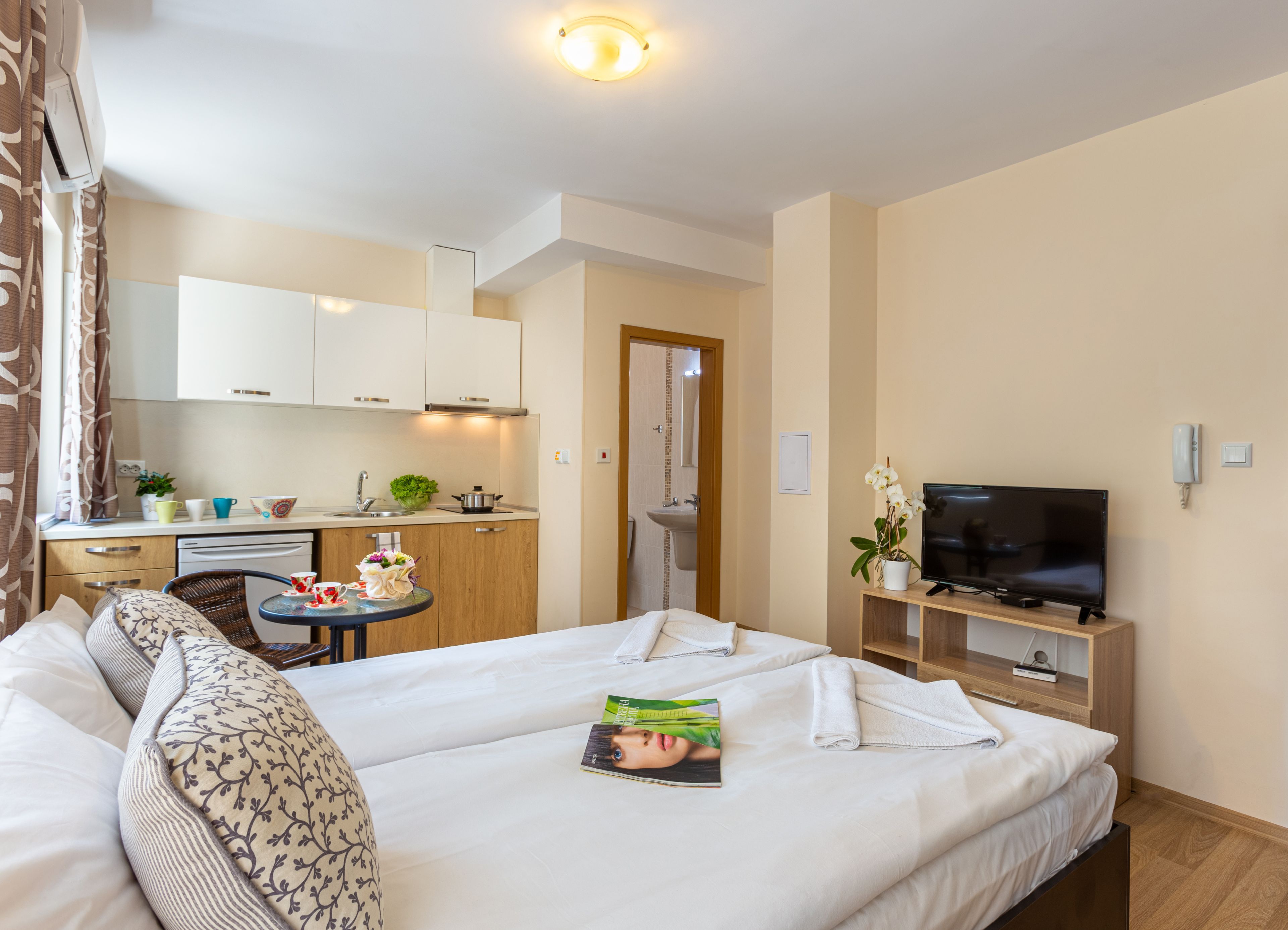 Doppelzimmer (1 Doppelbett) — Apartments Flora Burgas (4)