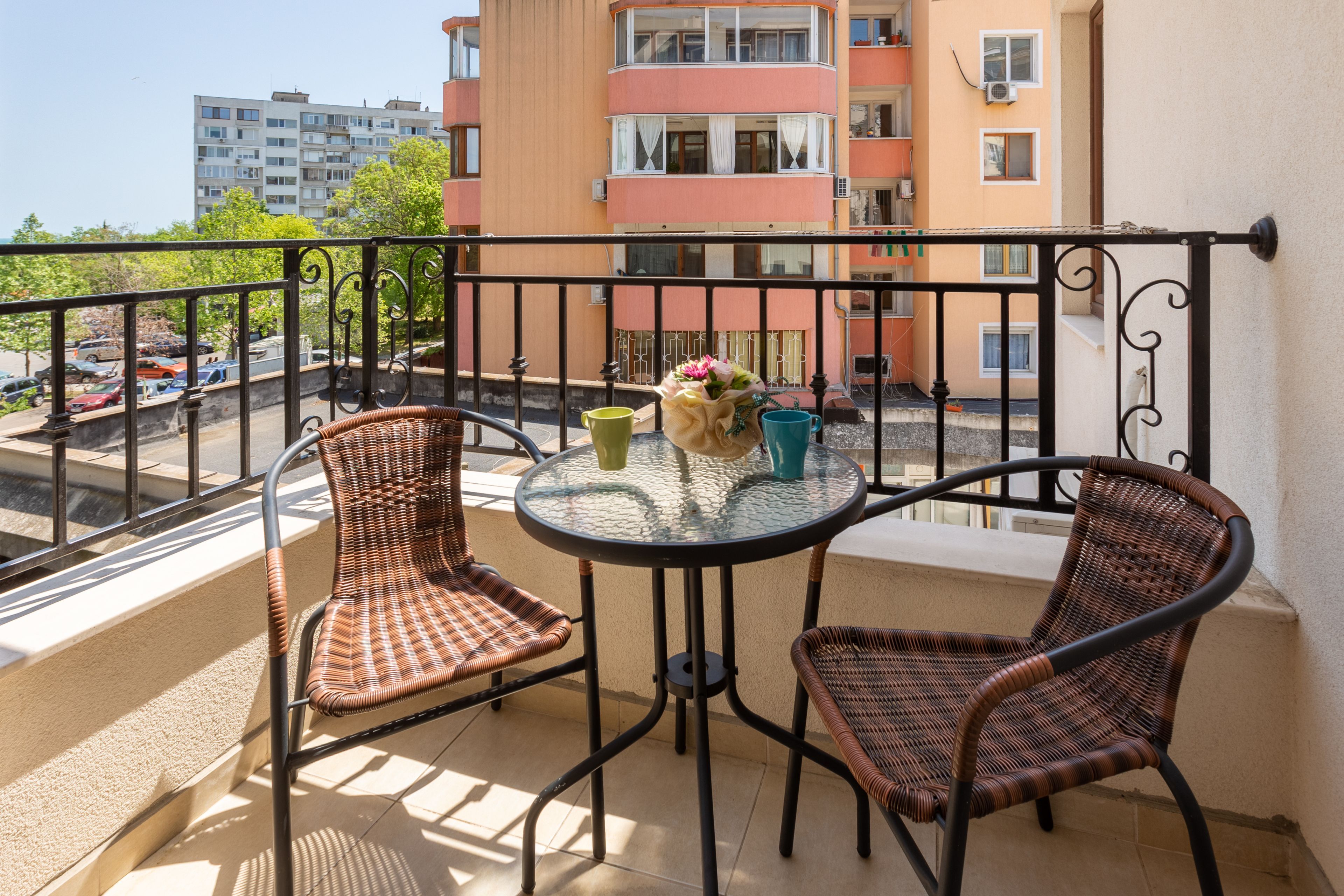 Doppelzimmer (1 Doppelbett) — Apartments Flora Burgas (2)