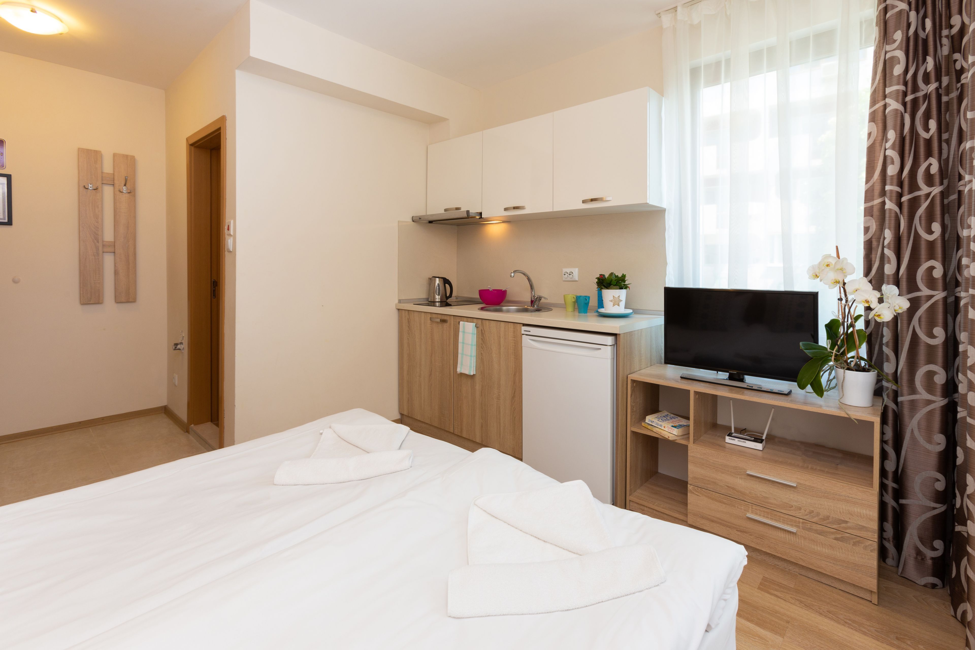 Doppelzimmer (1 Doppelbett) — Apartments Flora Burgas (4)