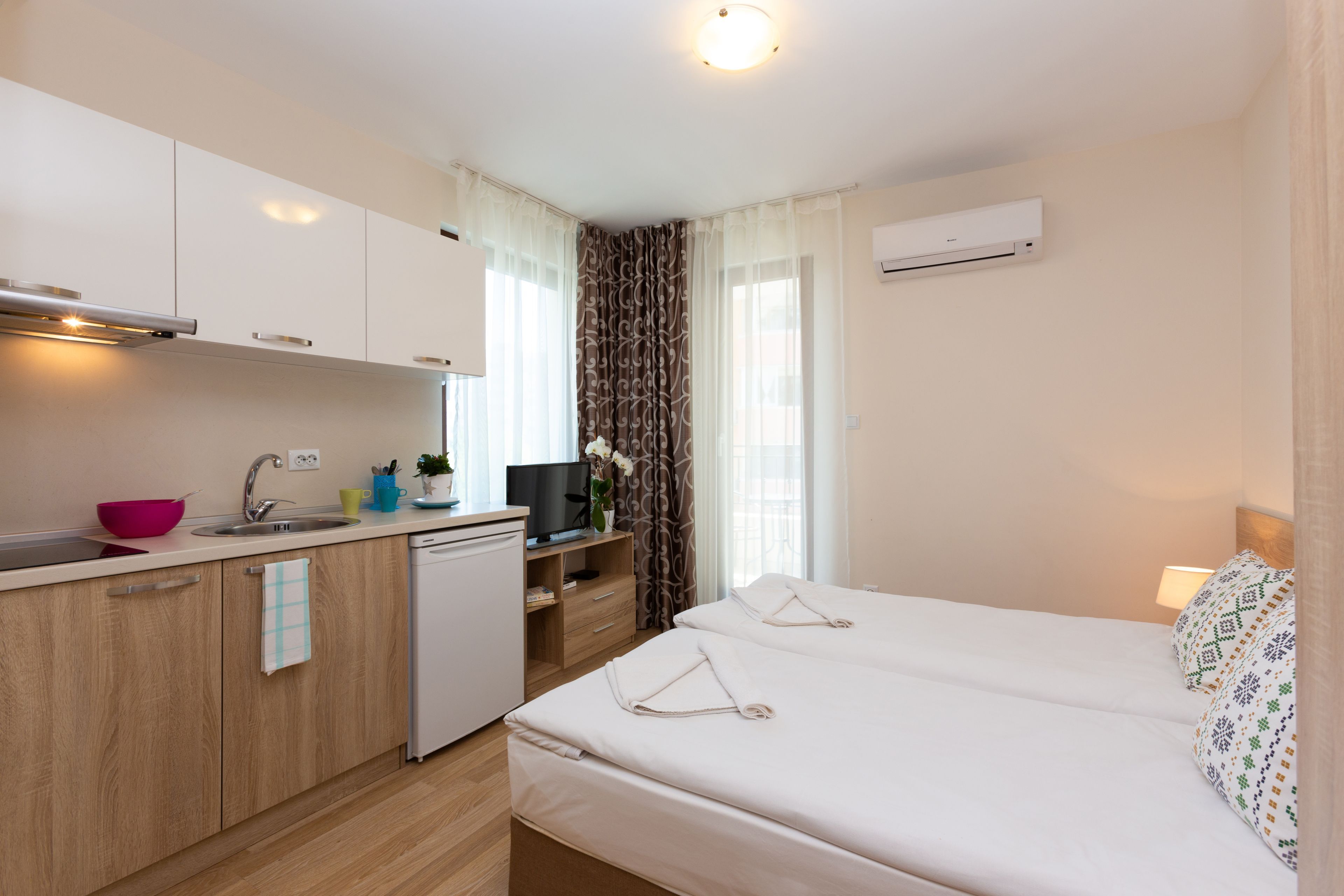 Doppelzimmer (1 Doppelbett) — Apartments Flora Burgas (5)