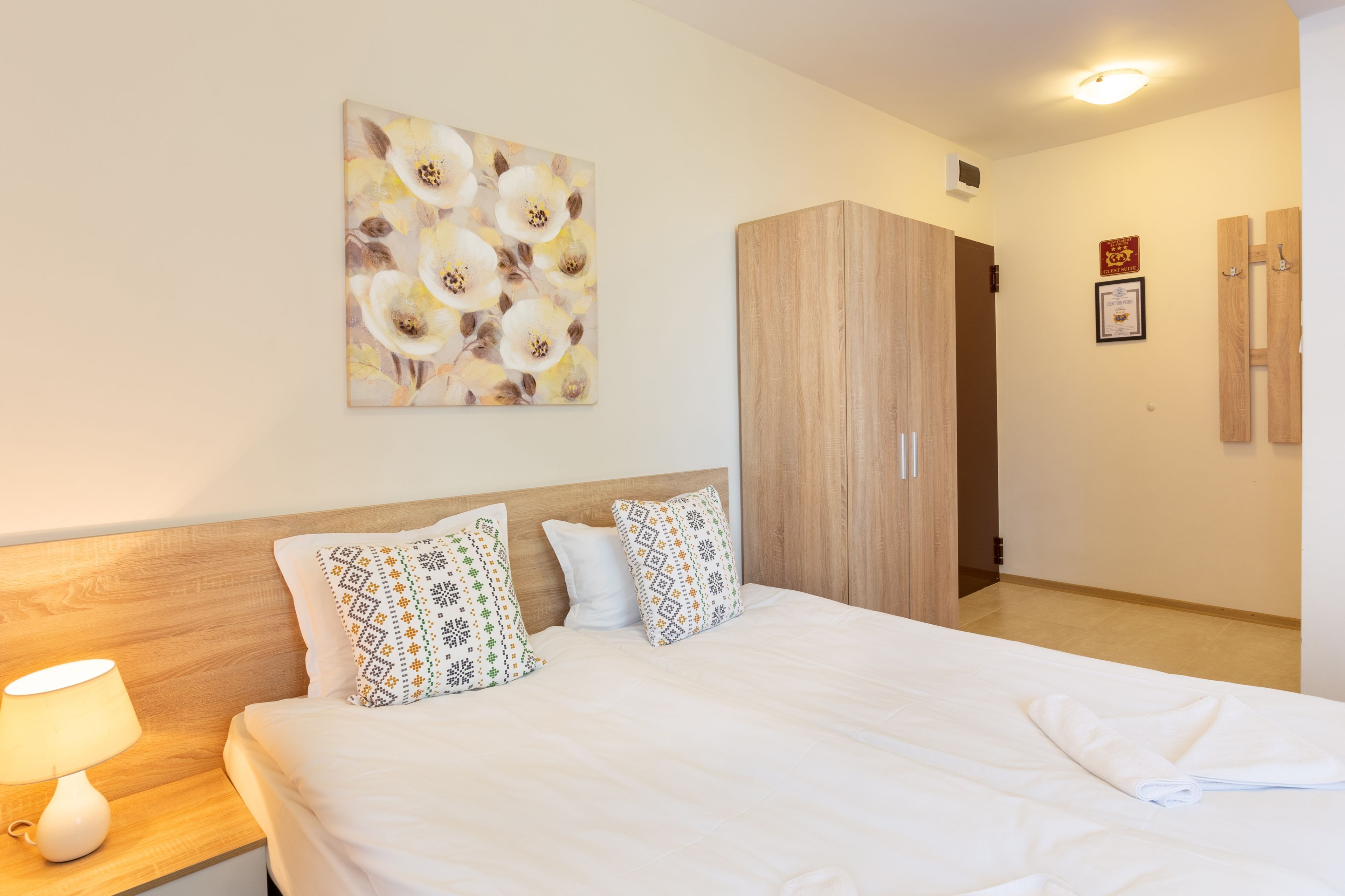 Doppelzimmer (1 Doppelbett) — Apartments Flora Burgas (6)