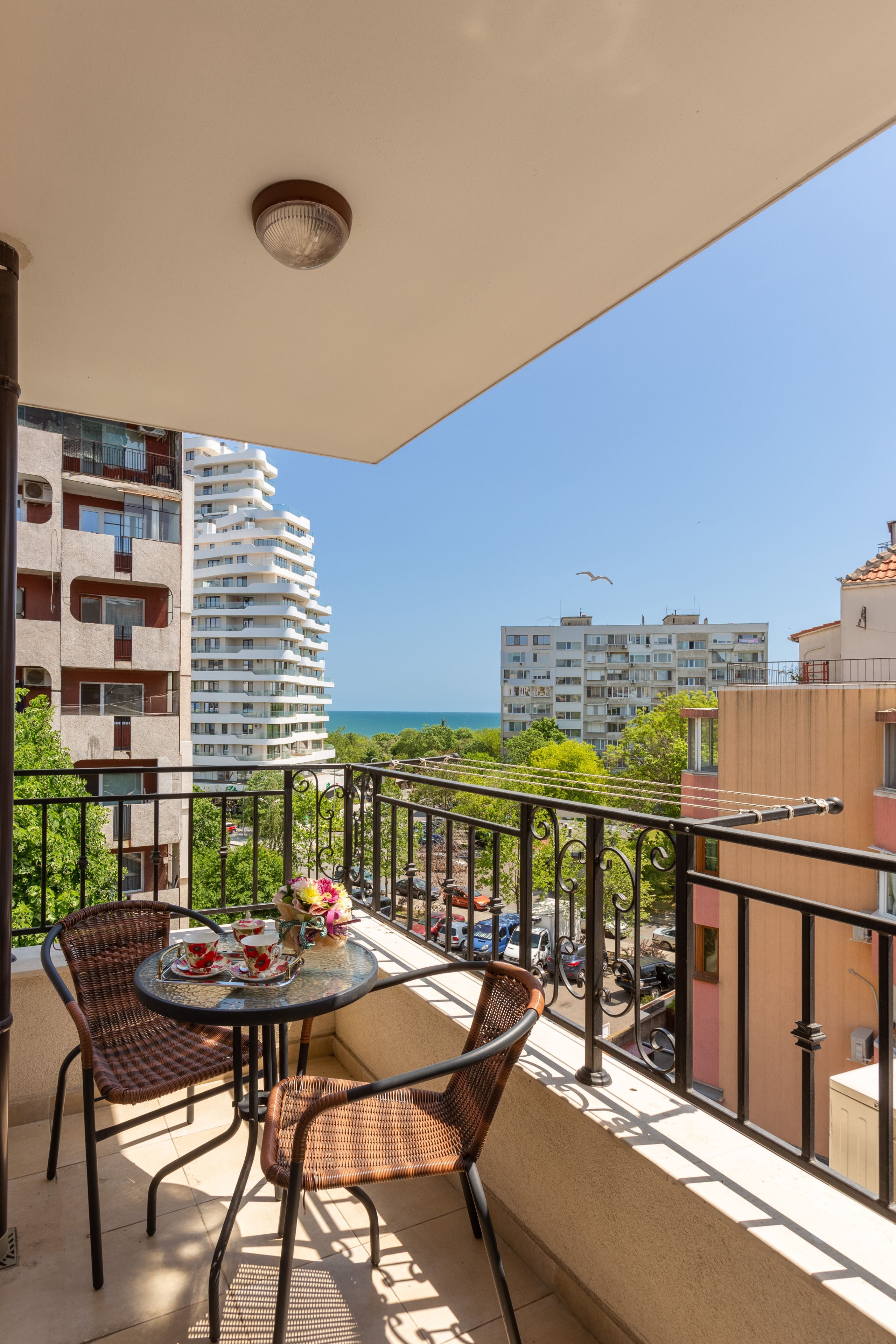 Doppelzimmer (1 Doppelbett) — Apartments Flora Burgas (3)