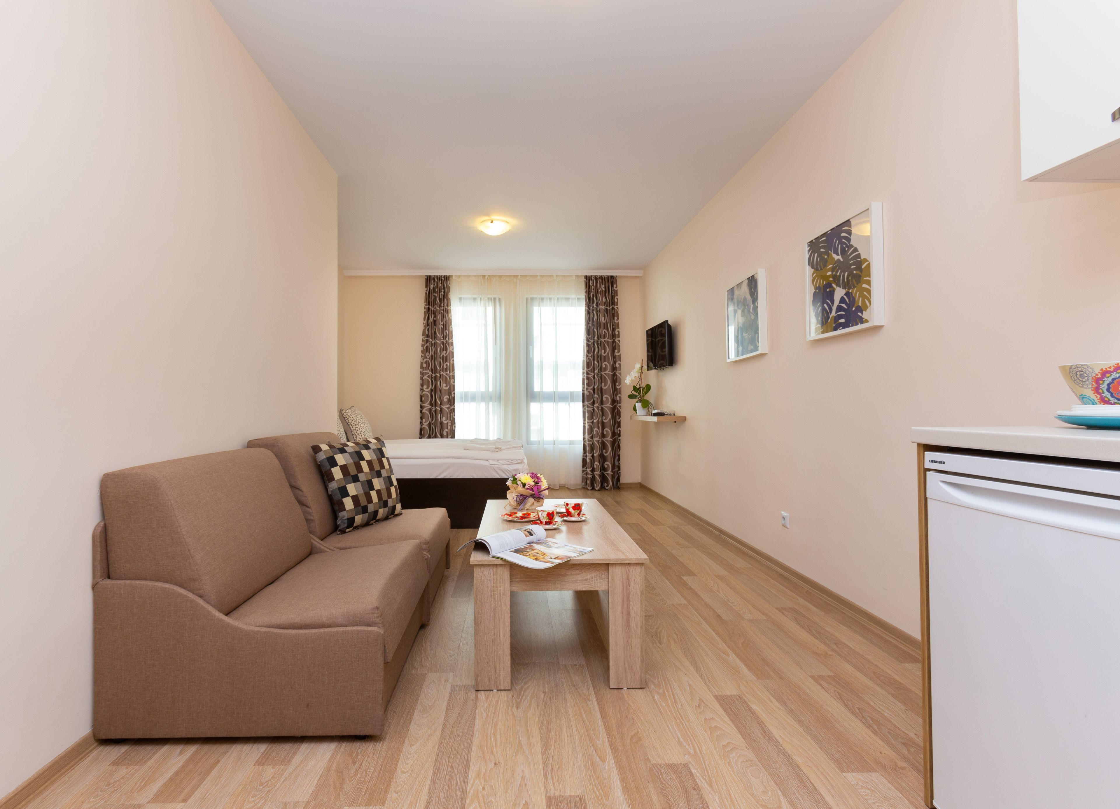 Tremannsrom (2 enkeltsenger + sovestol) — Apartments Flora Burgas (2)