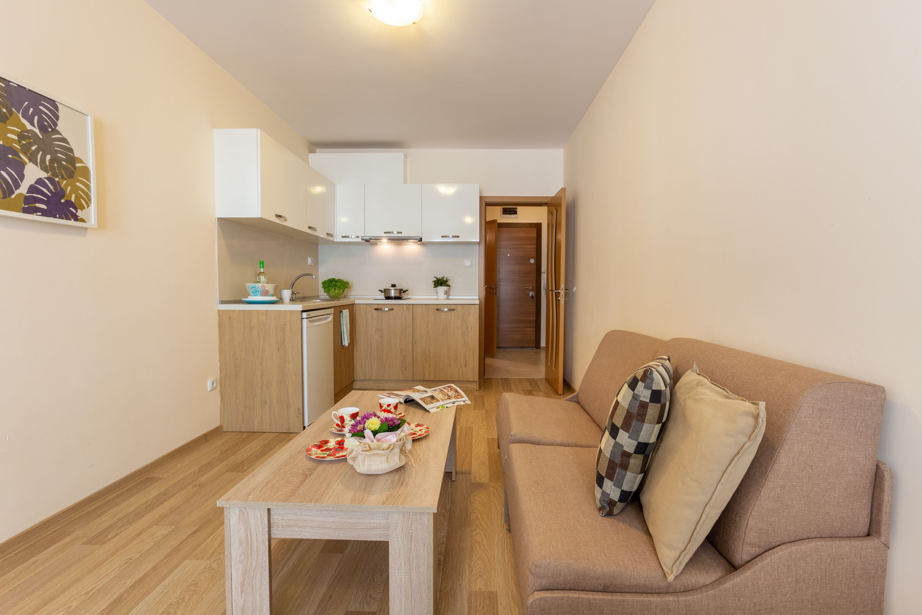 Tremannsrom (2 enkeltsenger + sovestol) — Apartments Flora Burgas (8)