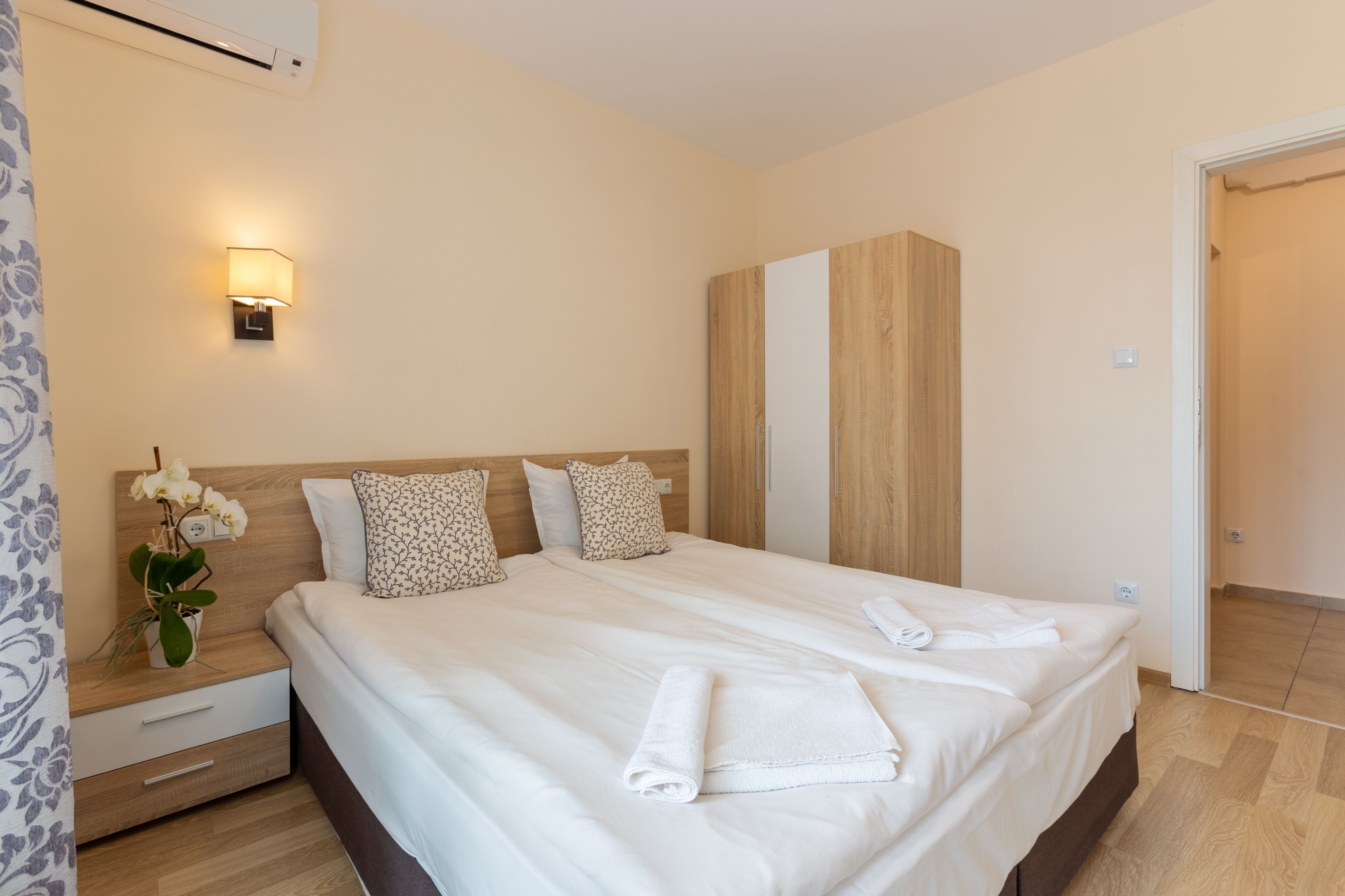 Apartment (Schlafzimmer + Schlafsofa) — Apartments Flora Burgas (7)
